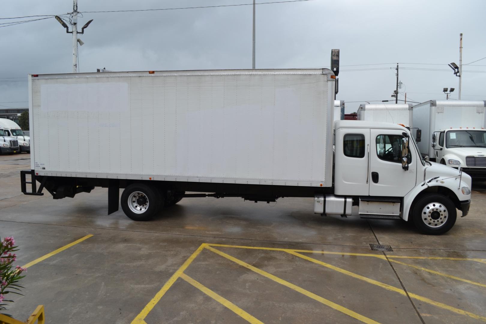 2020 WHITE /BLACK FREIGHTLINER M2-106 with an CUMMINS B6.7L 260HP engine, ALLISON 2100HS AUTOMATIC transmission, located at 9172 North Fwy, Houston, TX, 77037, (713) 910-6868, 29.887470, -95.411903 - 32" EXTENDED CAB SLEEPER, 26FT BOX, 13FT CLEARANCE, HEIGHT 103" X WIDTH 102", WALTCO 3,000LB ALUMINUM LIFT GATE, 26,000LB GVWR NON CDL, E-TRACKS, DUAL 50 GALLON FUEL TANKS , POWER WINDOWS, LOCKS, & MIRRORS, CRUISE CONTROL, HEATED MIRRORS, - Photo#3